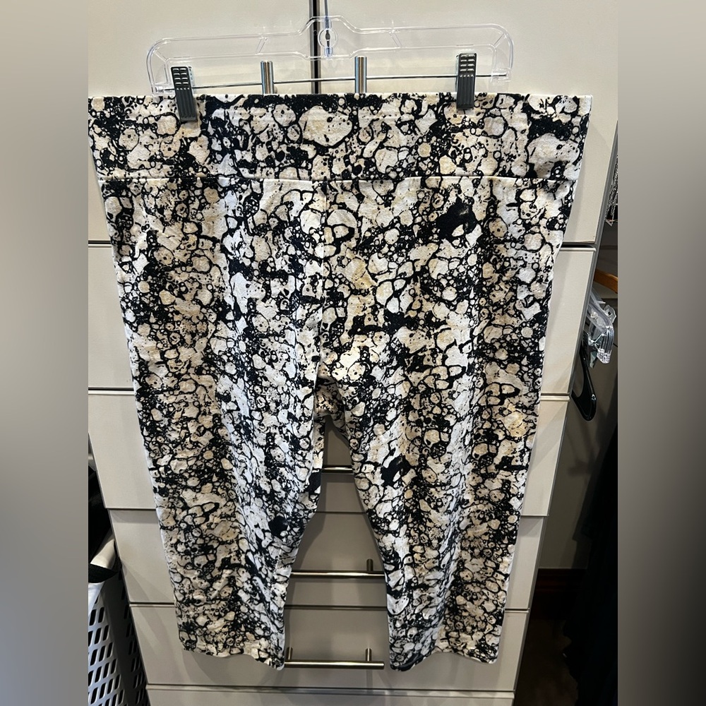 LOGO LAYERS XL black white marbled ankle pant crop capri